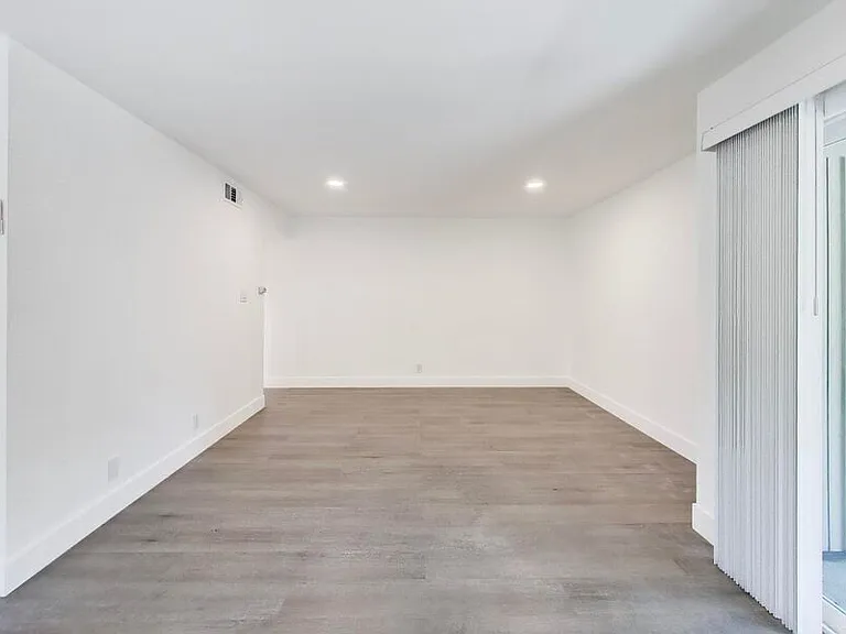 319 Poplar Ave #5 — Photo 7
