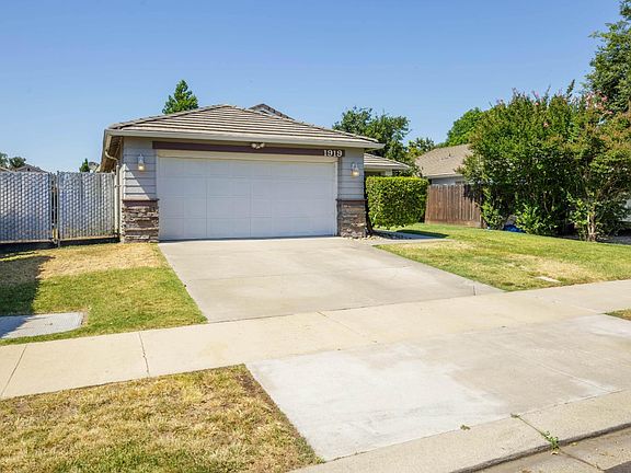 2nd image of 1919 Cork Oak Ln