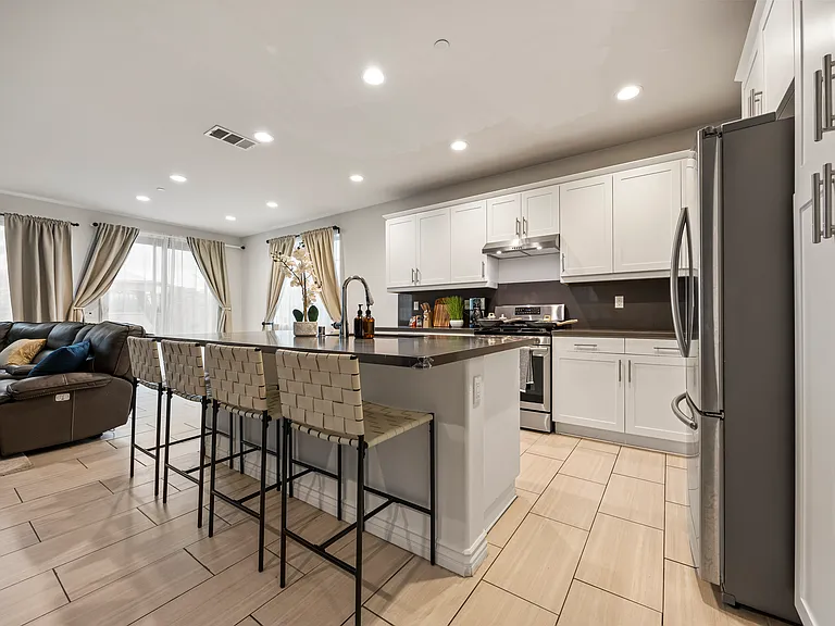 3204 E Painted Crescent St — Photo 34
