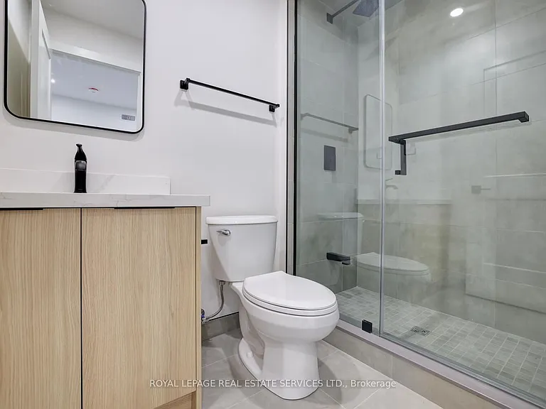 20 Duke St #305 — Photo 17
