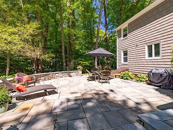 5th image of 27 Tallwood Dr