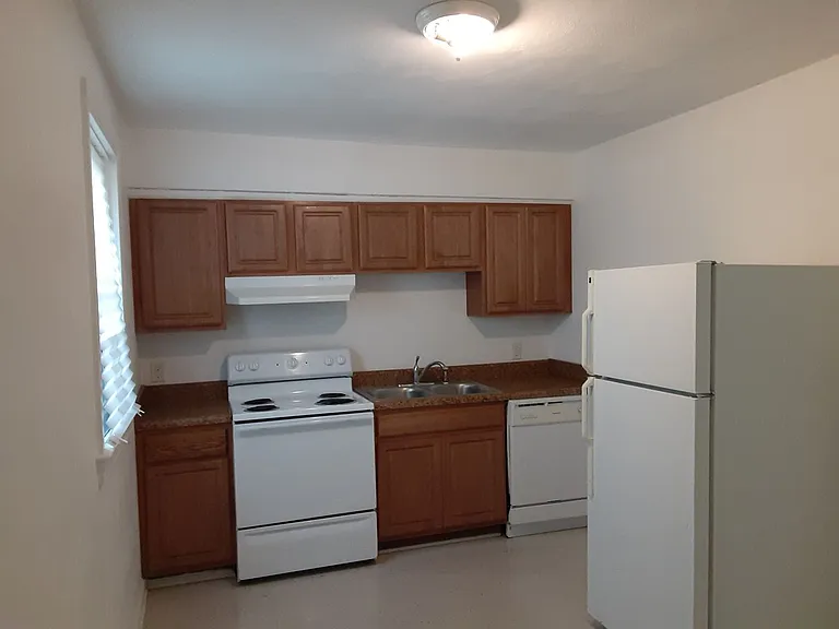 915 D St — Photo 6