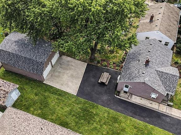 3rd image of 2005 S Hedges Ave