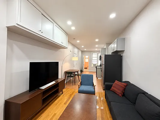 Living room, photo 2