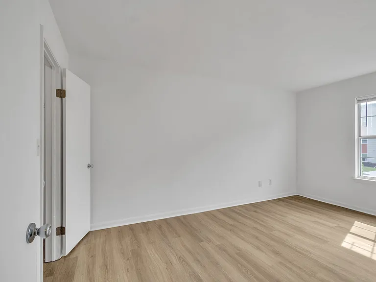 Amhurst III Apartments — Photo 9