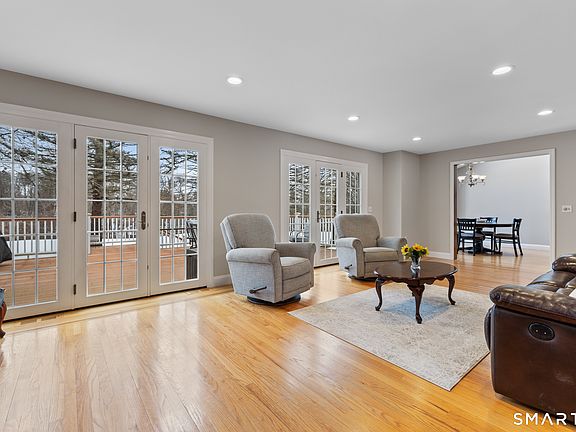 5th image of 102 Orchard Hill Drive