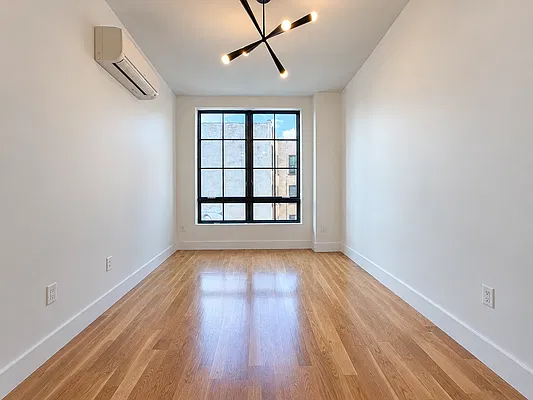 Bedroom, photo 1