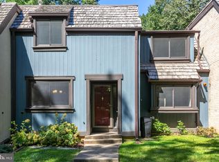 1616 Park Overlook Dr, Reston, VA 20190