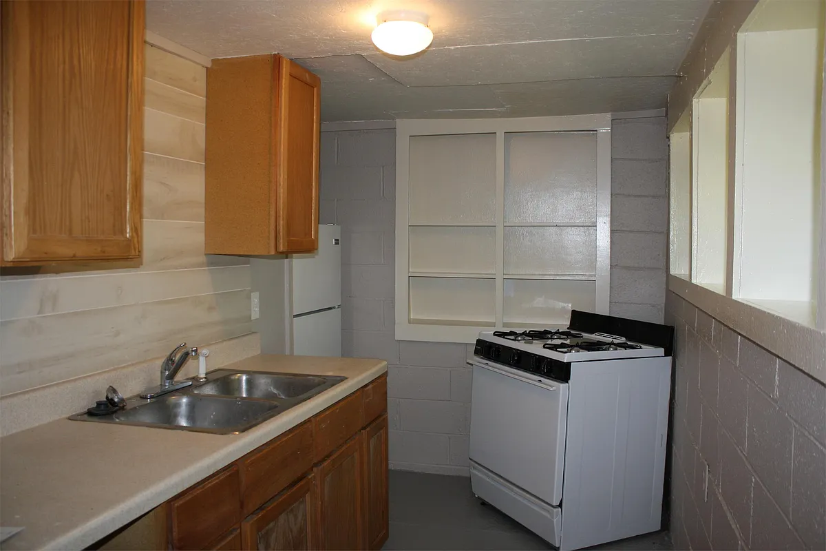 Building Photo - 620 N Leverett Ave #C