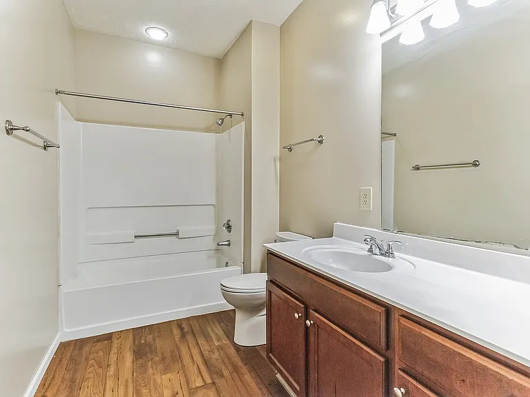 2 Bedroom, 2 Bath Bathroom