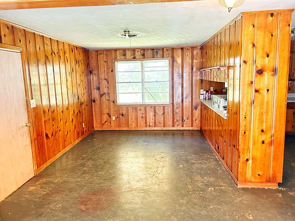 3rd image of 27 Leonard Dr