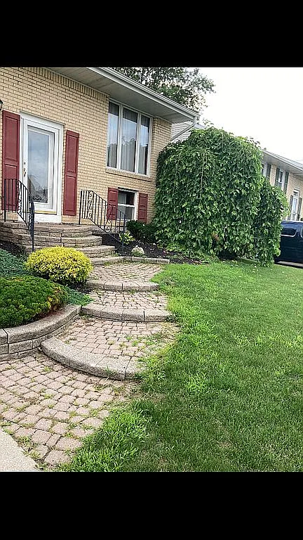 53 Deborah Ln photo 1