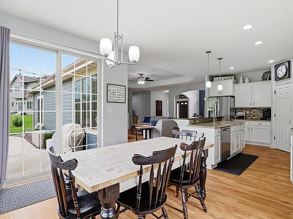 5th image of 718 Meadow Ridge LANE