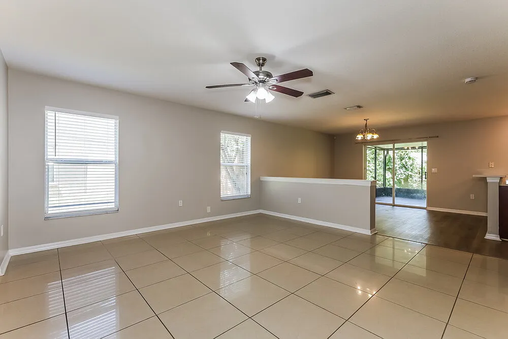 3 bed, 2.5 bath, 2154 sqft, $2,670 — Photo 4