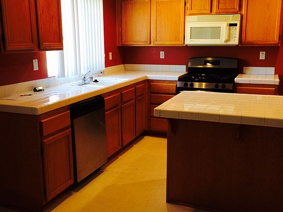 3rd image of 1086 Alderwood Dr