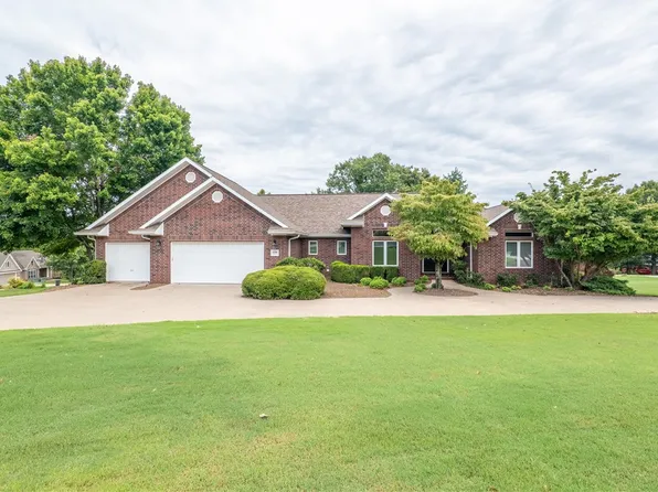 8208 Titleist Ln, Rogers, AR 72756