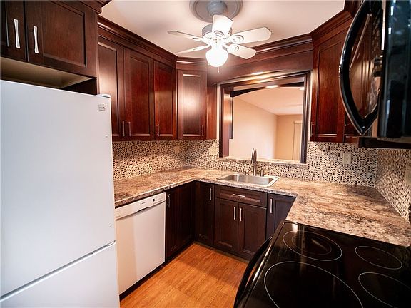 2nd image of 1023 Glade Dr #1023