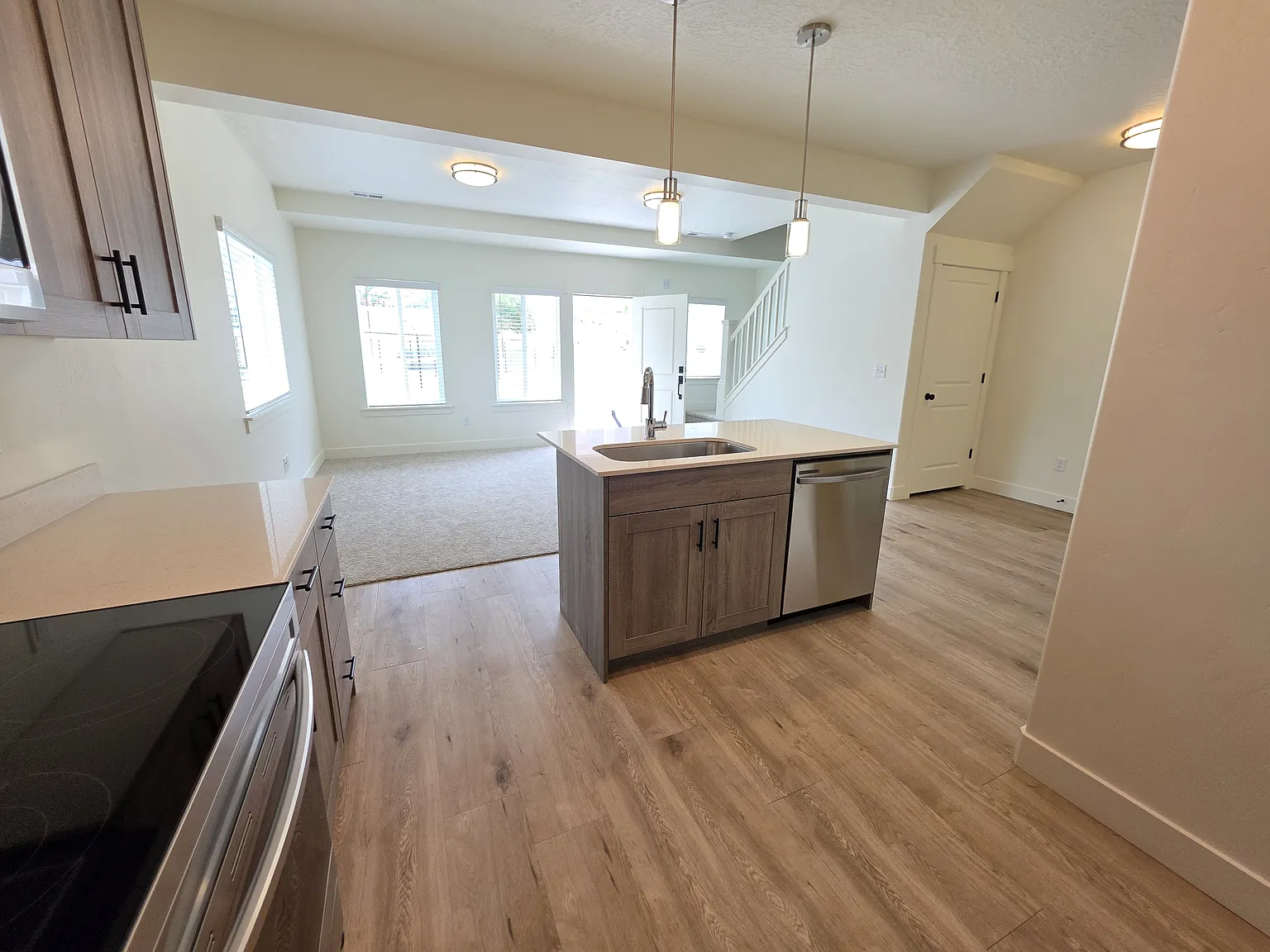 3 bed, 2.5 bath, 1500 sqft, $2,000 — Photo 4