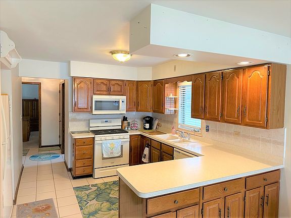 3rd image of 10145 S Tripp Ave