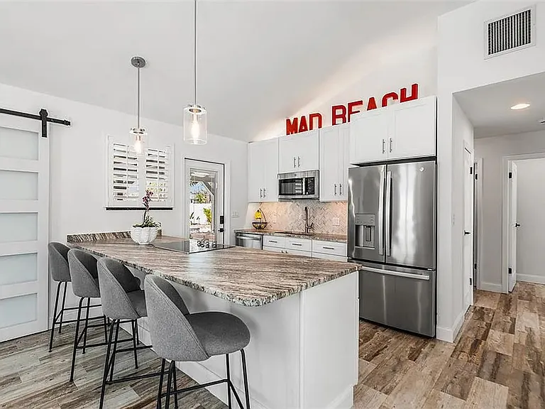 14024 N Bayshore Dr — Photo 17