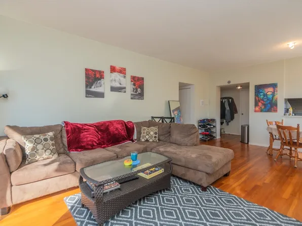 231 Coolidge Ave APT 402, Watertown, MA 02472