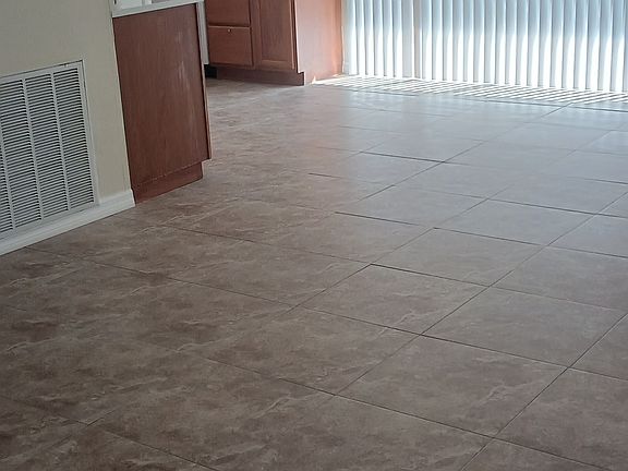4th image of 1305 Cromwell Dr