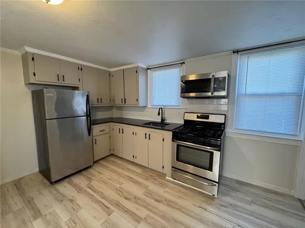 33 Saint Elizabeth St #2, Bristol, RI 02809