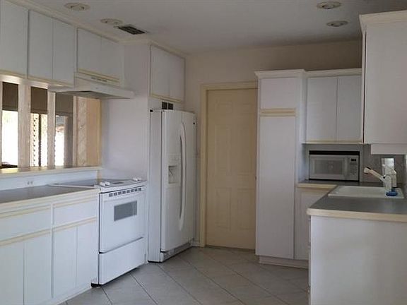 4th image of 30 Cypress Dr
