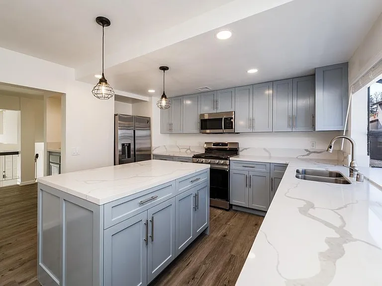 5800 Owensmouth Ave #14 — Photo 16