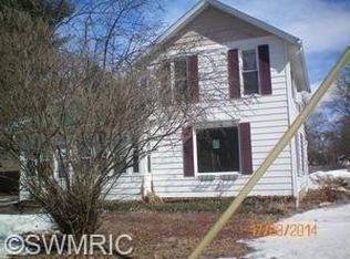 722 N Main St, Bellevue, MI 49021