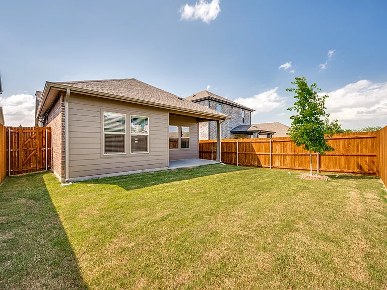 715 Dotty Dr — Photo 25