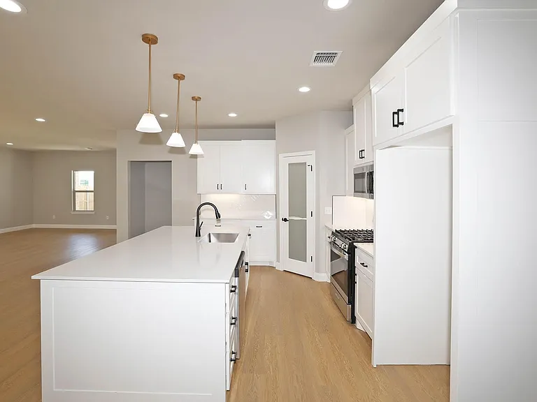 4709 Scotty Dr — Photo 12
