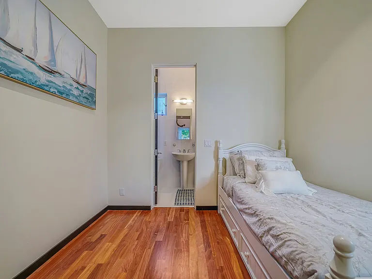 121 Montauk Hwy — Photo 63
