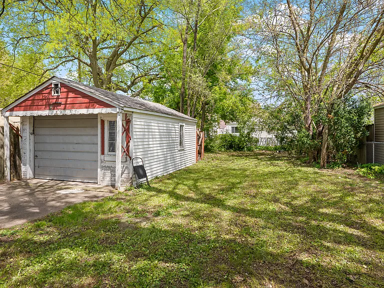 7490 Lamphere — Photo 20