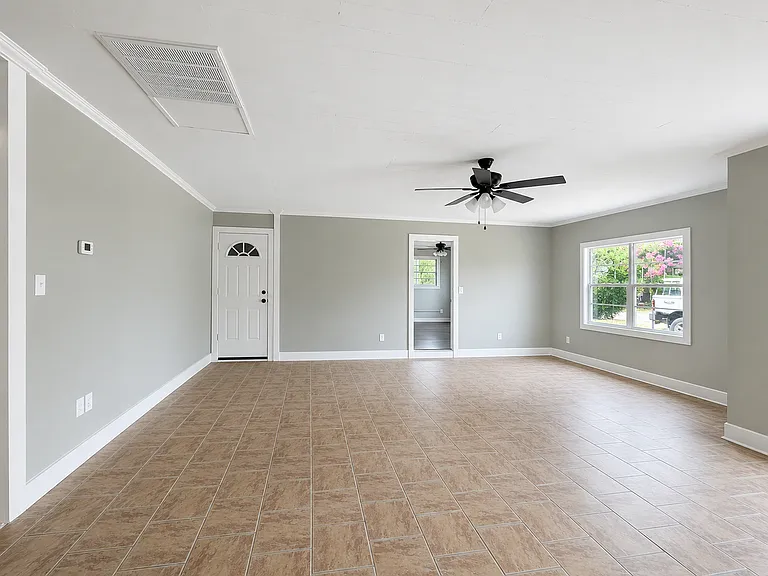 526 1/2 Evangeline Dr — Photo 3