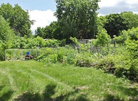 5th image of 3884 Elmwood St