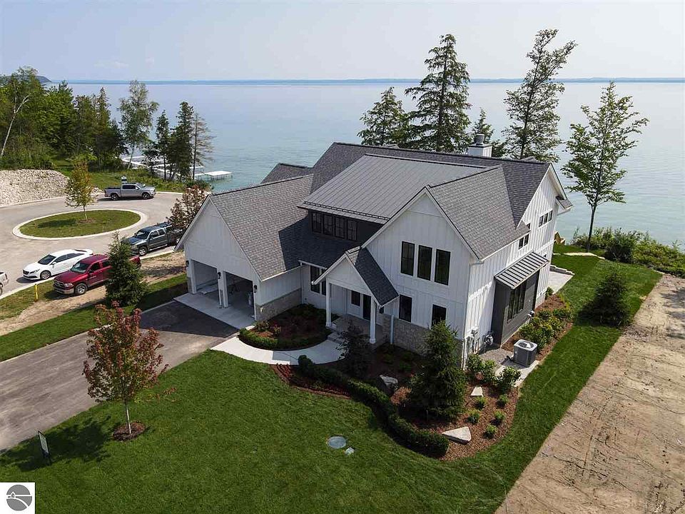 1st image of 15724 Shoreline Ct
