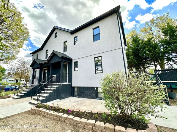 4 Confederation Pl, Staten Island, NY 10303
