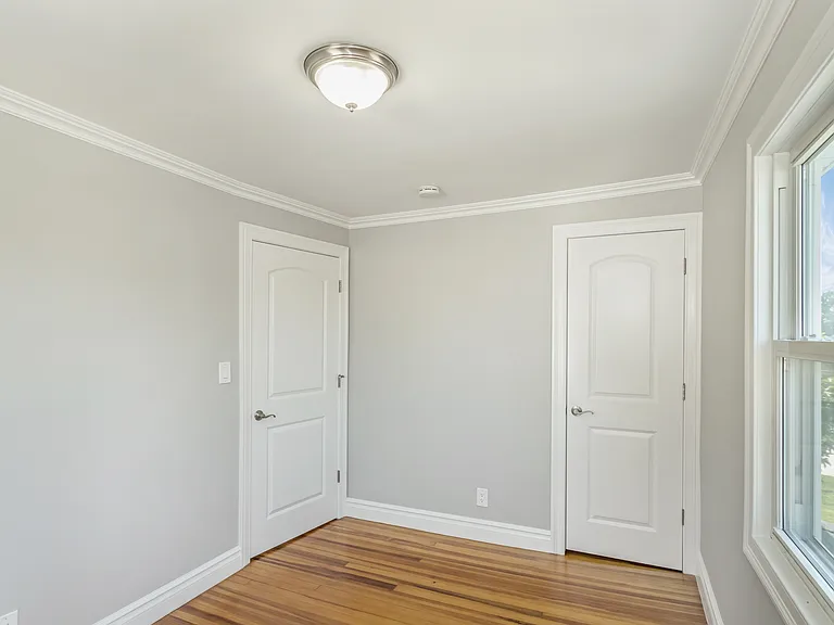 104 Sheridan Ave — Photo 24