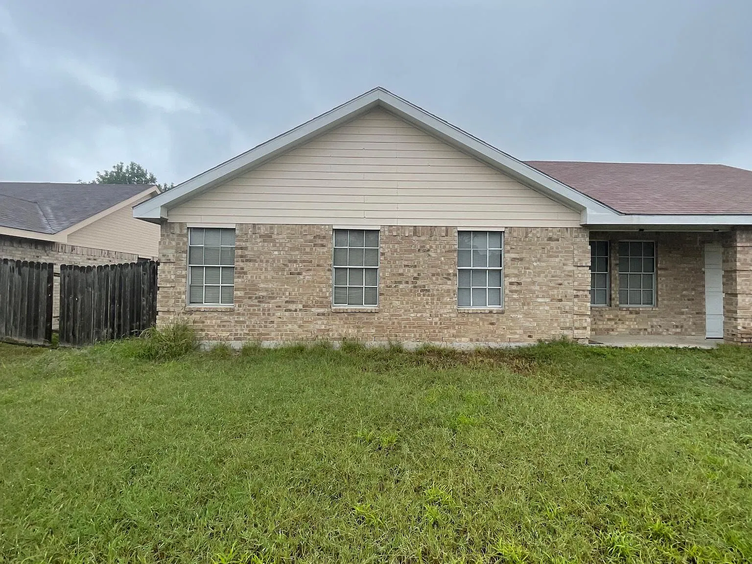 3 bed, 1042 sqft, $1,500 — Photo 1