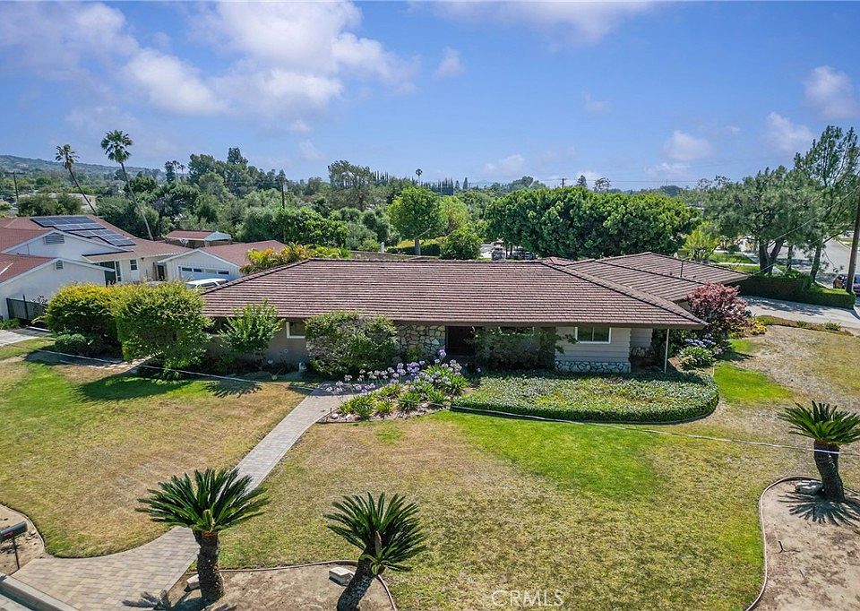 1st image of 409 S La Serena Dr