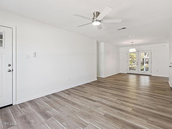 4th image of 2823 Woodlane St