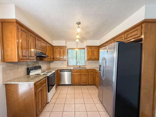 7019 N Spinnaker Ln, Oklahoma City, OK 73116