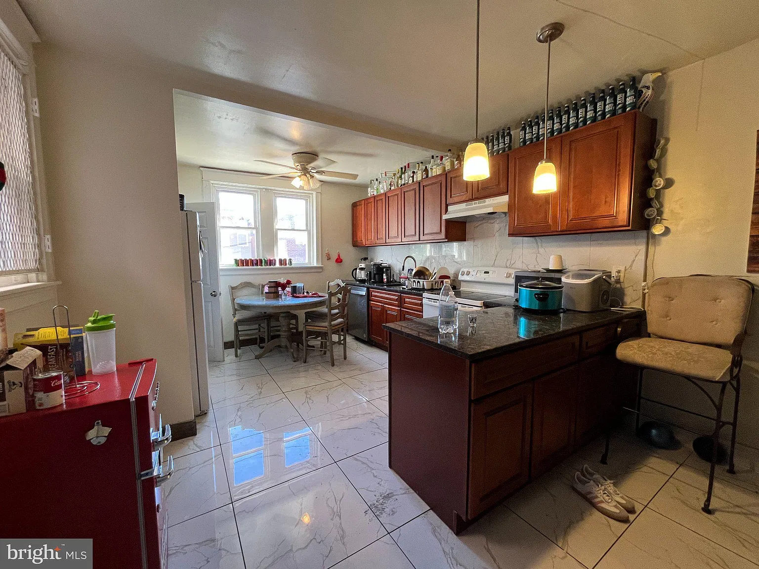 4 bed, 2.0 bath, 1472 sqft, $2,400 — Photo 3