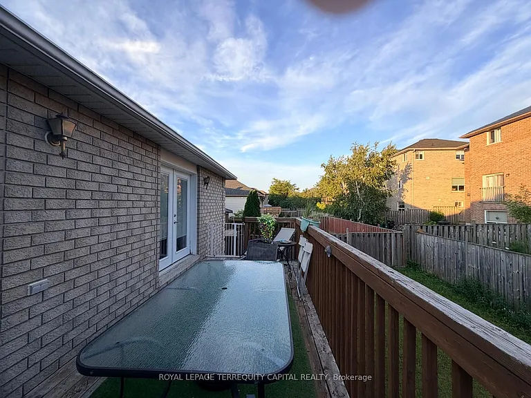 225 Country Ln — Photo 17