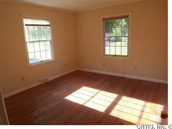 4th image of 103 Waterbury Dr