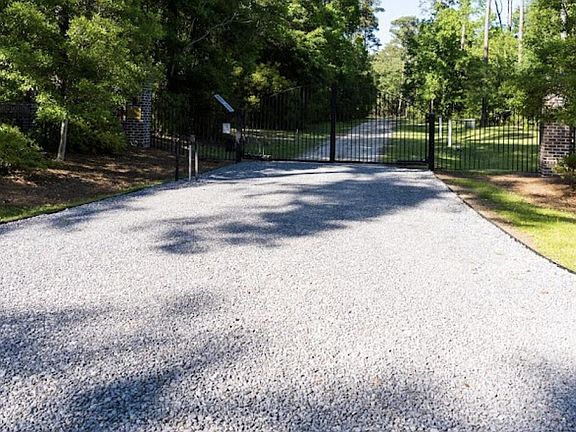 5th image of 16 Chaplin Garden Ln