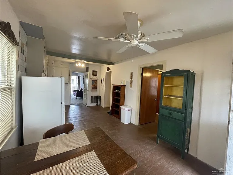 207 W Clark Ave — Photo 9