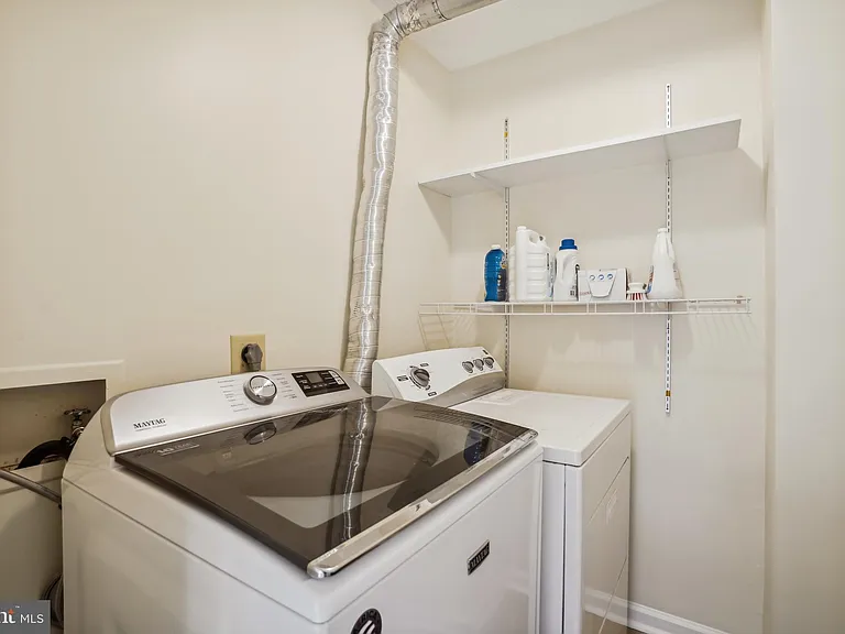 9708 Locust Hill Dr — Photo 21