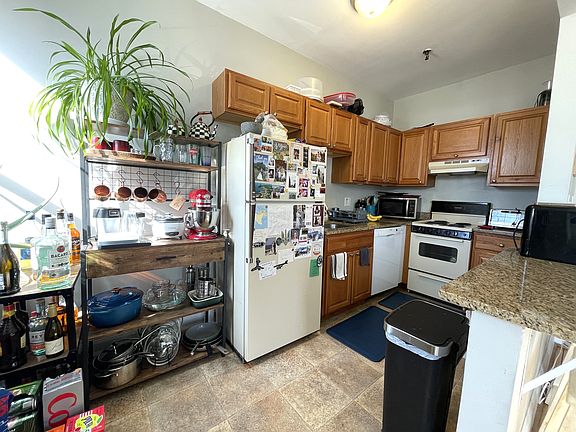 5th image of 374 Chestnut Hill Ave